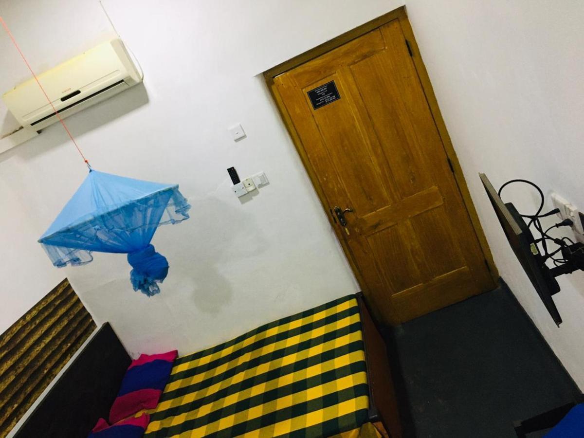 Bathiya Tourist Guest Anuradhapura Hotel ภายนอก รูปภาพ