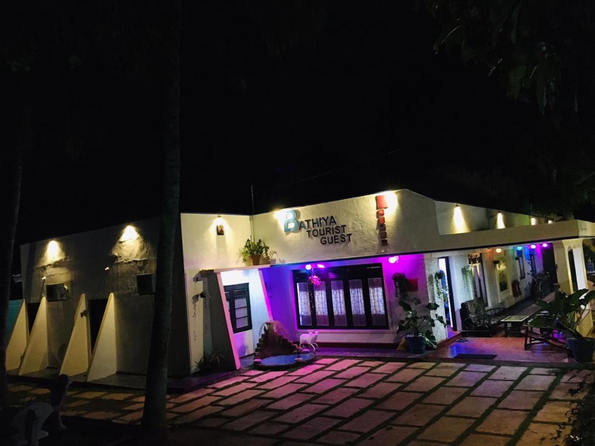 Bathiya Tourist Guest Anuradhapura Hotel ภายนอก รูปภาพ