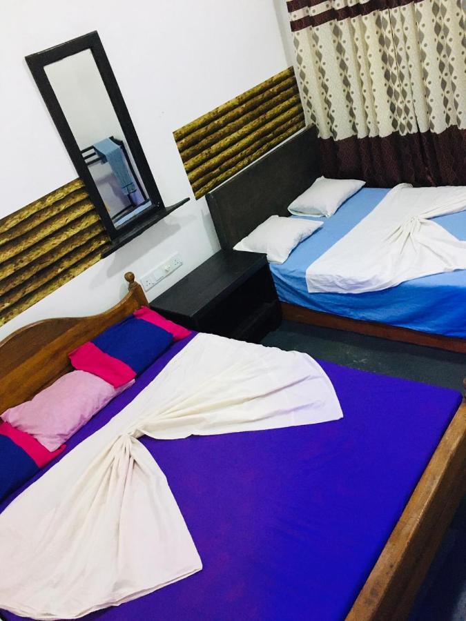 Bathiya Tourist Guest Anuradhapura Hotel ภายนอก รูปภาพ