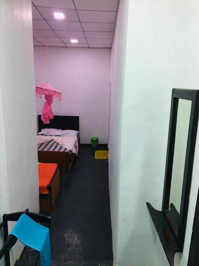Bathiya Tourist Guest Anuradhapura Hotel ภายนอก รูปภาพ