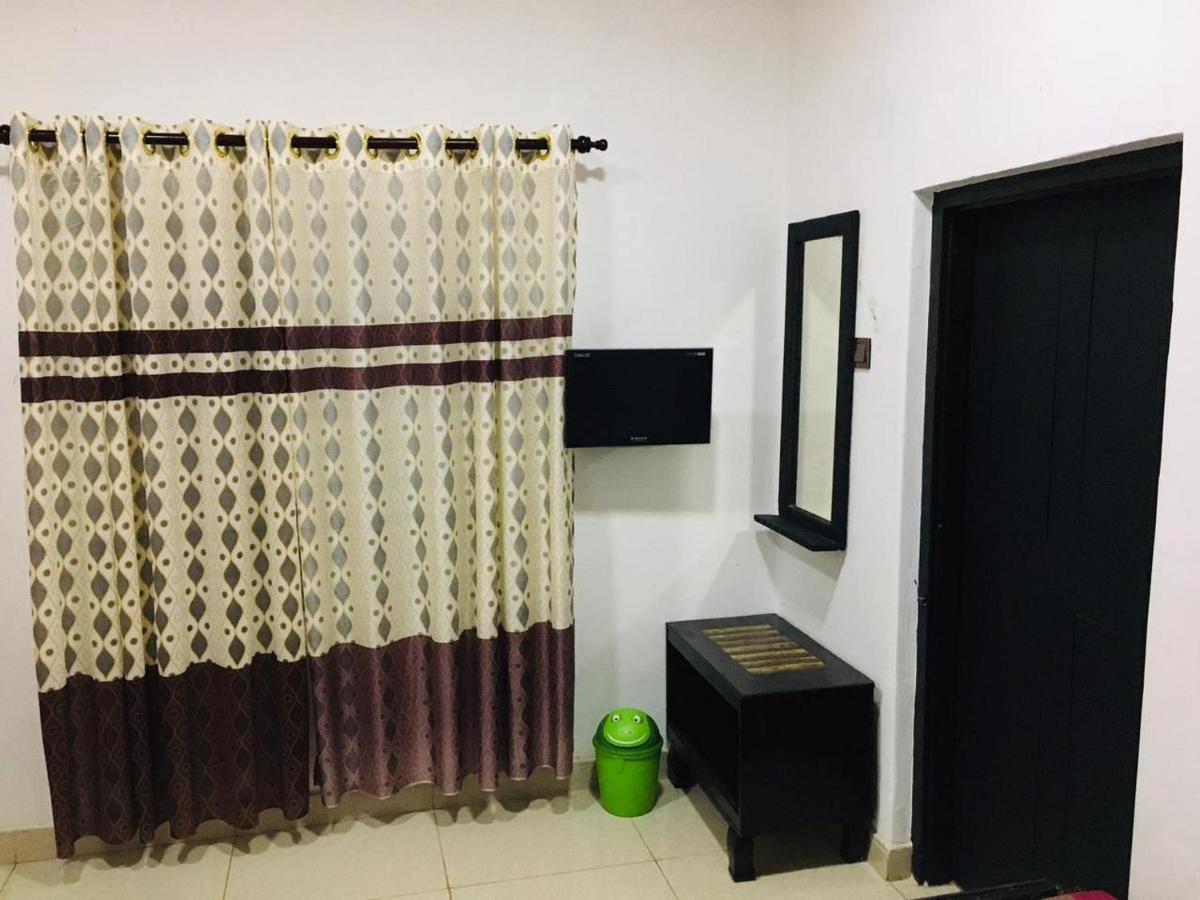 Bathiya Tourist Guest Anuradhapura Hotel ภายนอก รูปภาพ