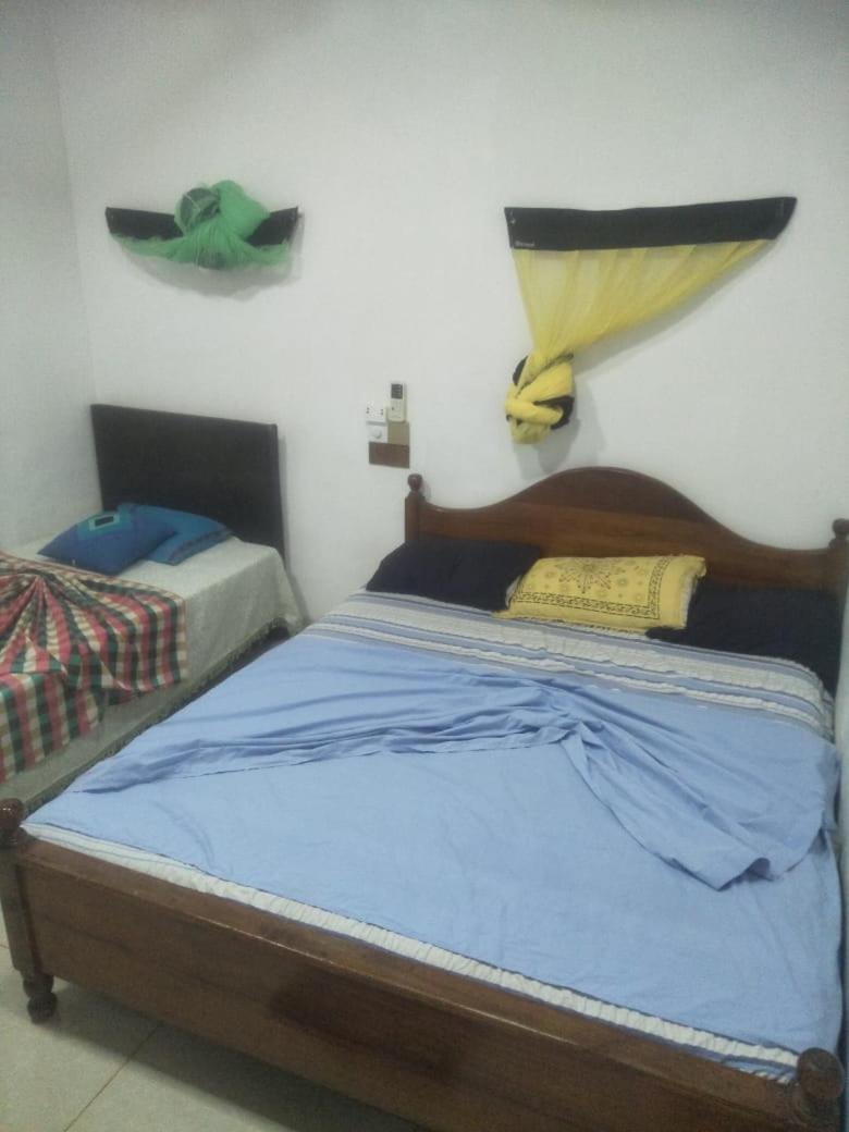 Bathiya Tourist Guest Anuradhapura Hotel ภายนอก รูปภาพ