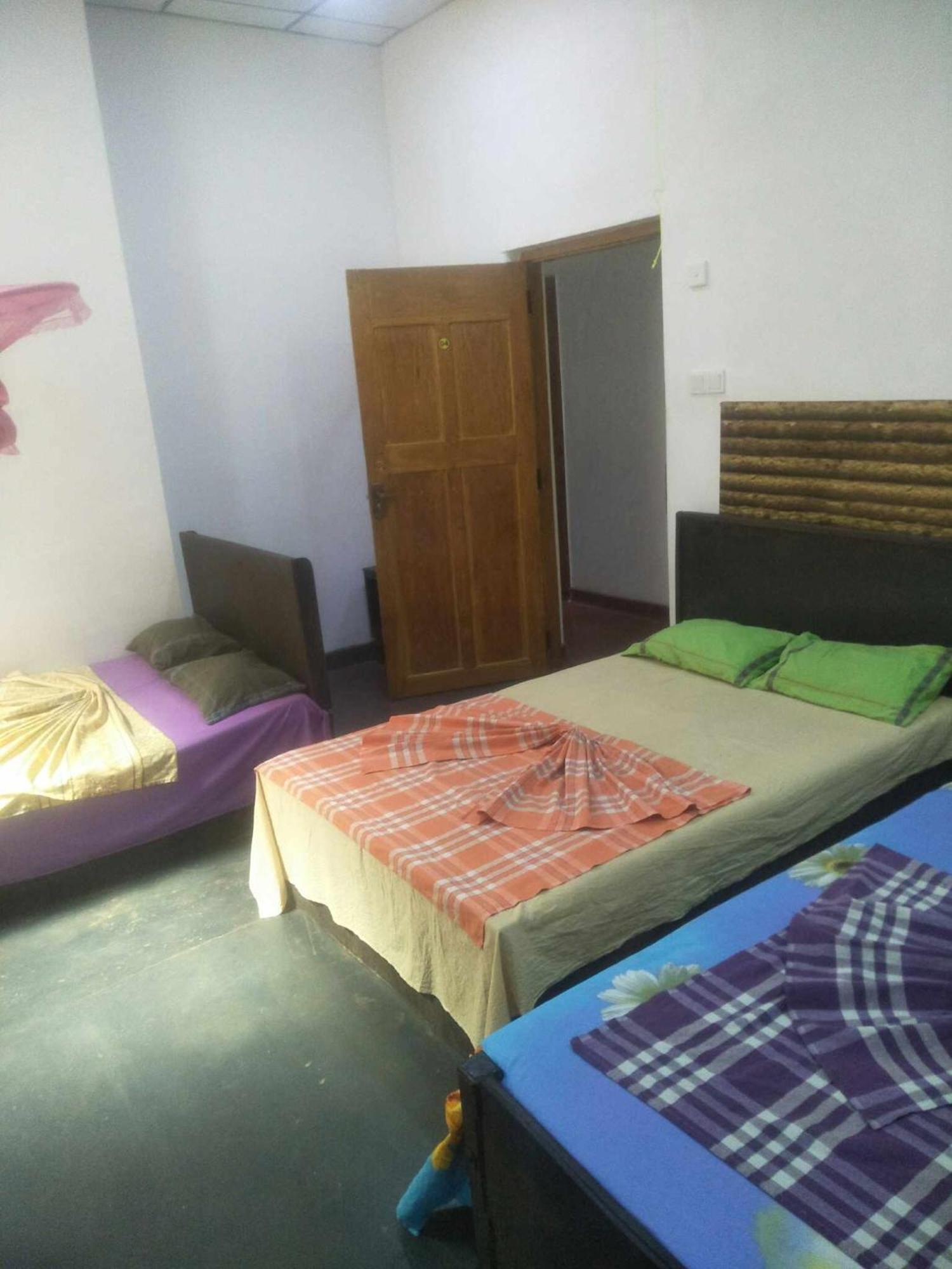 Bathiya Tourist Guest Anuradhapura Hotel ภายนอก รูปภาพ